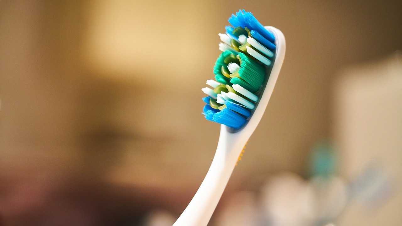 Elektryczna szczoteczka do zębów w bagażu podręcznym: musisz to wiedzieć